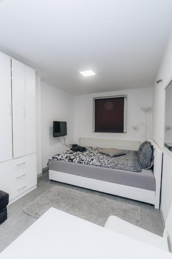 קרגיובאק Apartments Luka מראה חיצוני תמונה